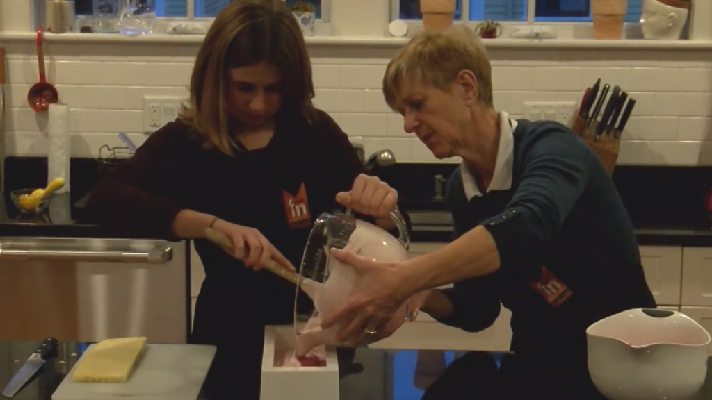 Teens Cook – Season 4 Episode 2 – Raspberry Buche Teens Cook – Season 4 Episode 2 – Raspberry Buche